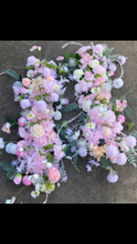 Load image into Gallery viewer, 2 Mdf wooden backdrops + 1 plinth + 2 flowers