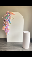 Load image into Gallery viewer, Package Hire includes 1 flowers + 1 backdrop + 1 ripple plinth