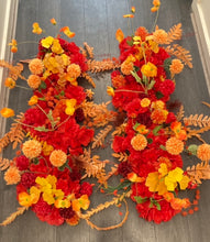 Load image into Gallery viewer, 2 Mdf wooden backdrops + 1 plinth + 2 flowers