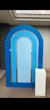 Load image into Gallery viewer, MDF backdrop 2m high x 1.2m wide + 1 plinth (not include balloons garland)