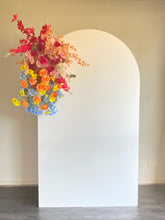 Load image into Gallery viewer, Package hire includes 2 flowers + 1 backdrop +1 plinth