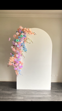 Load image into Gallery viewer, Package Hire includes 1 flowers + 1 backdrop + 1 ripple plinth