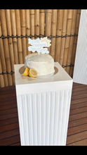 Load image into Gallery viewer, 1 Cube or cylinder plinths
