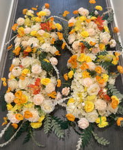 Load image into Gallery viewer, 2 Mdf wooden backdrops + 1 plinth + 2 flowers

