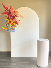 Load image into Gallery viewer, Package hire includes 2 flowers + 1 backdrop +1 plinth

