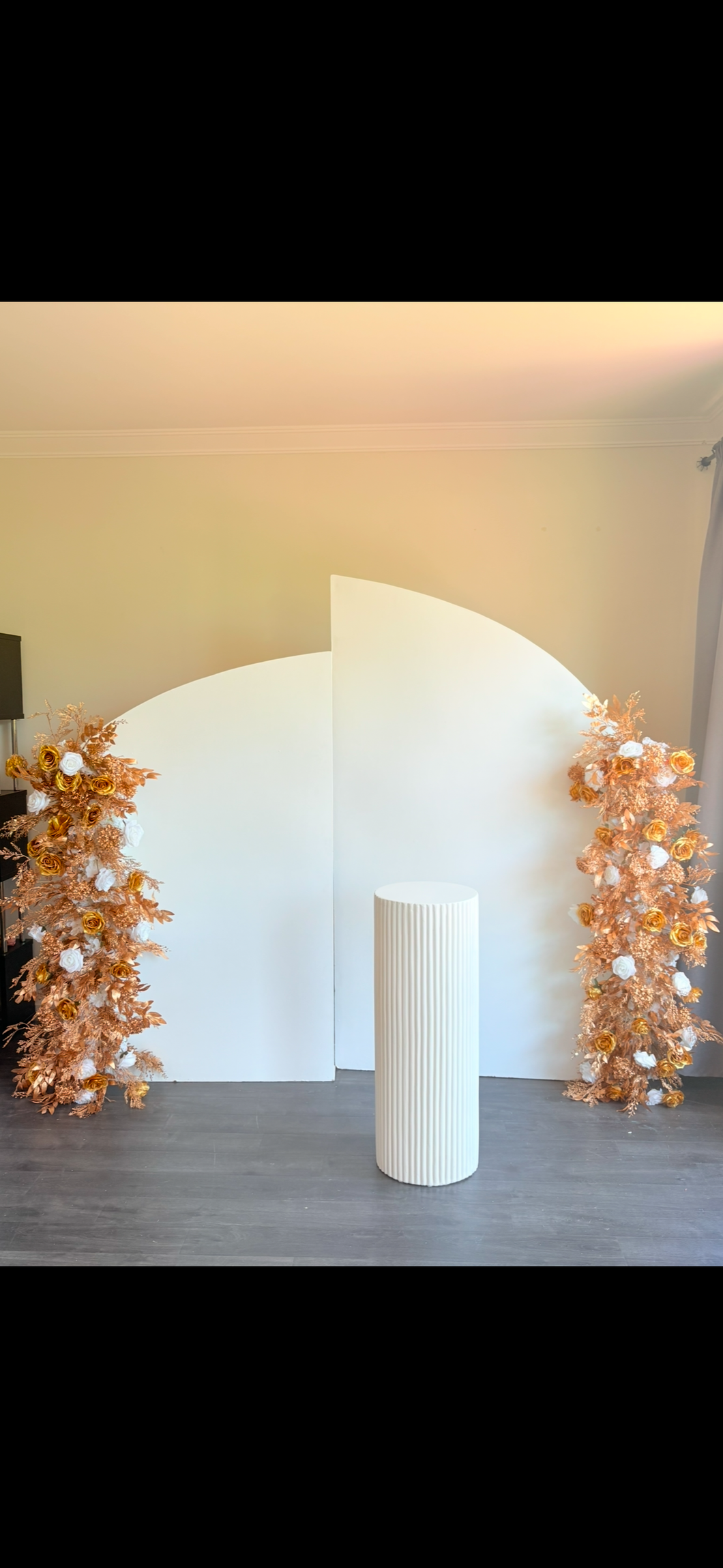 Package Hire includes 2 flowers + 2 backdrops 2mH x 1.2mW & 1.6mH x 1mW + 1 ripple plinth