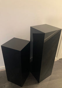 1 Cube or cylinder plinths