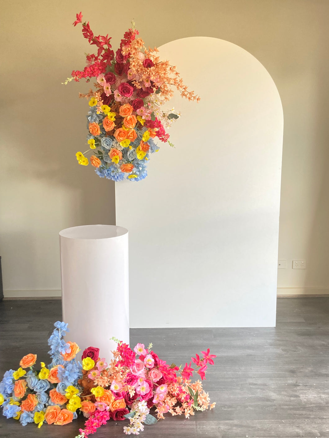 Package hire includes 2 flowers + 1 backdrop +1 plinth