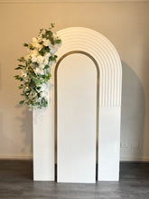 Load image into Gallery viewer, Package Hire includes 2 flowers +1 backdrop +1 ripple plinth
