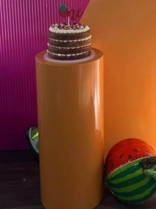 1 Cube or cylinder plinths