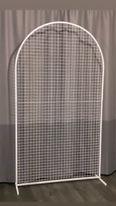Package hire mesh + no mesh backdrop + 2 plinths + sign (not included balloons garland)