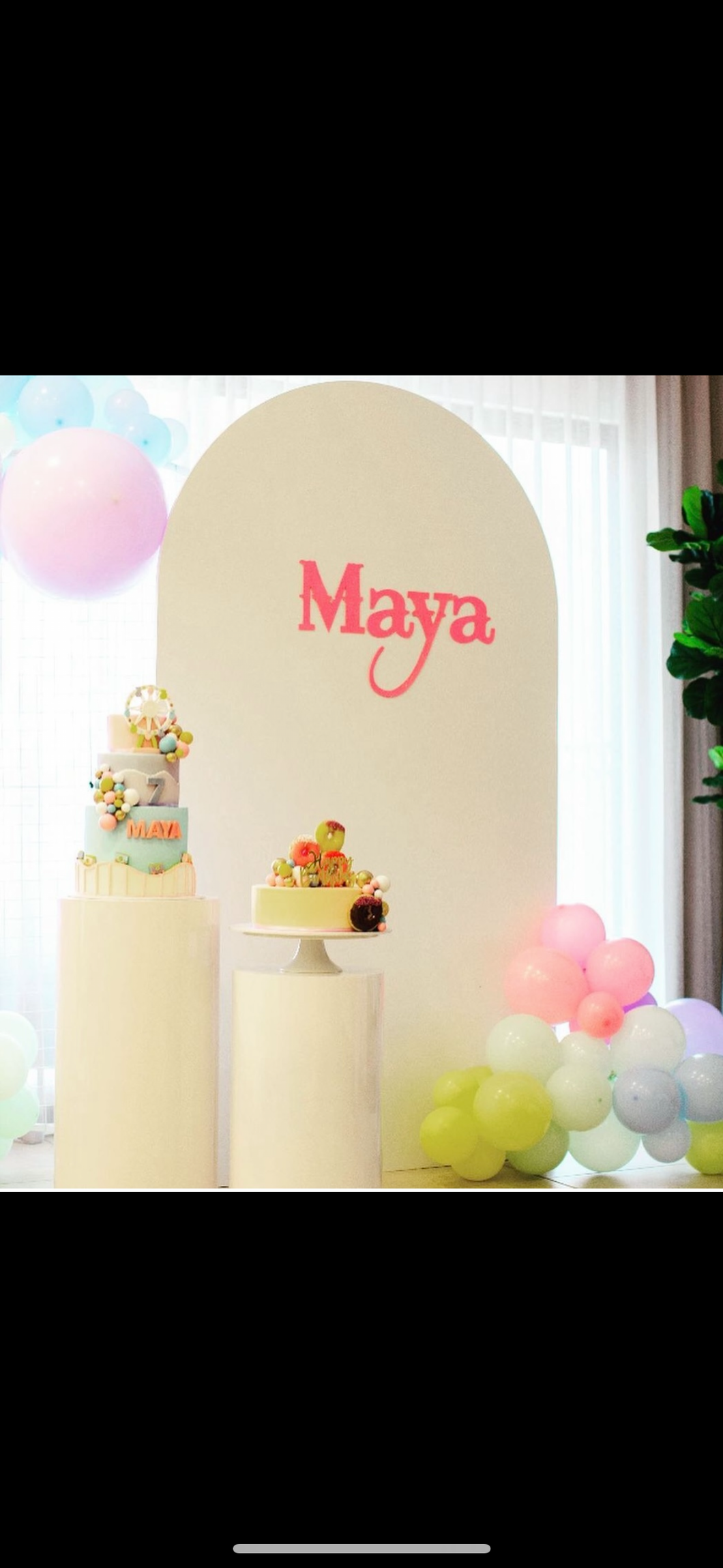 Package Hire includes 1 MDF Backdrop + 2 plinths (not include balloons & decals)