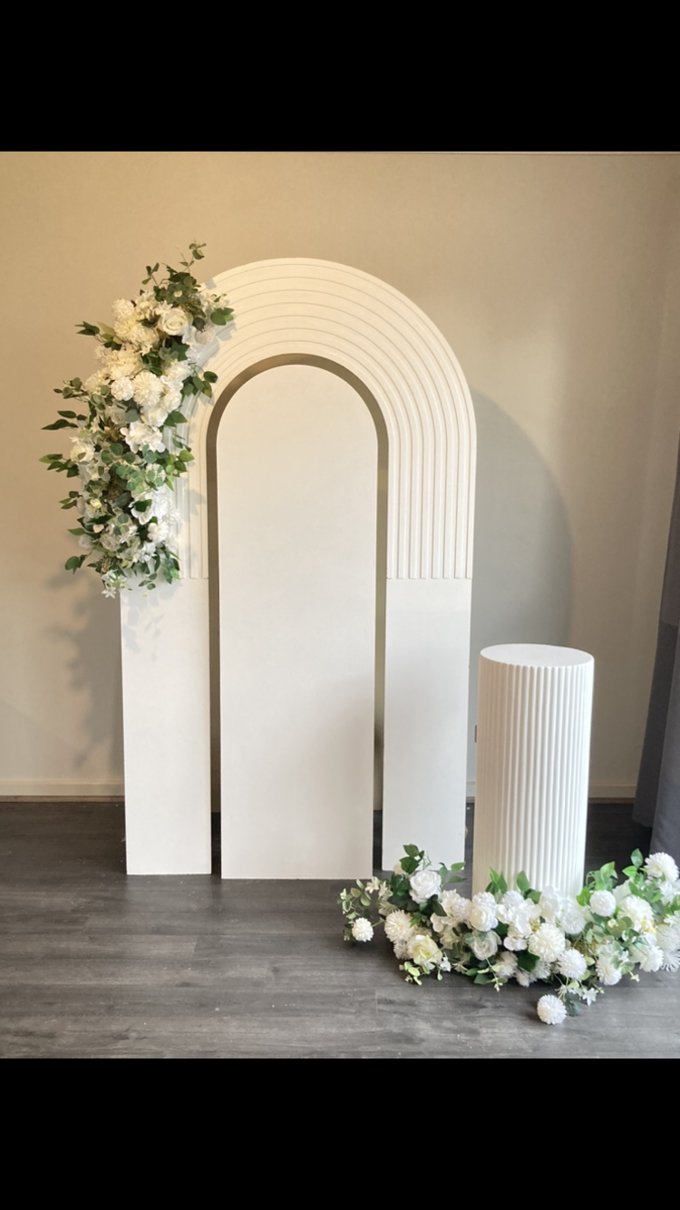 Package Hire includes 2 flowers +1 backdrop +1 ripple plinth