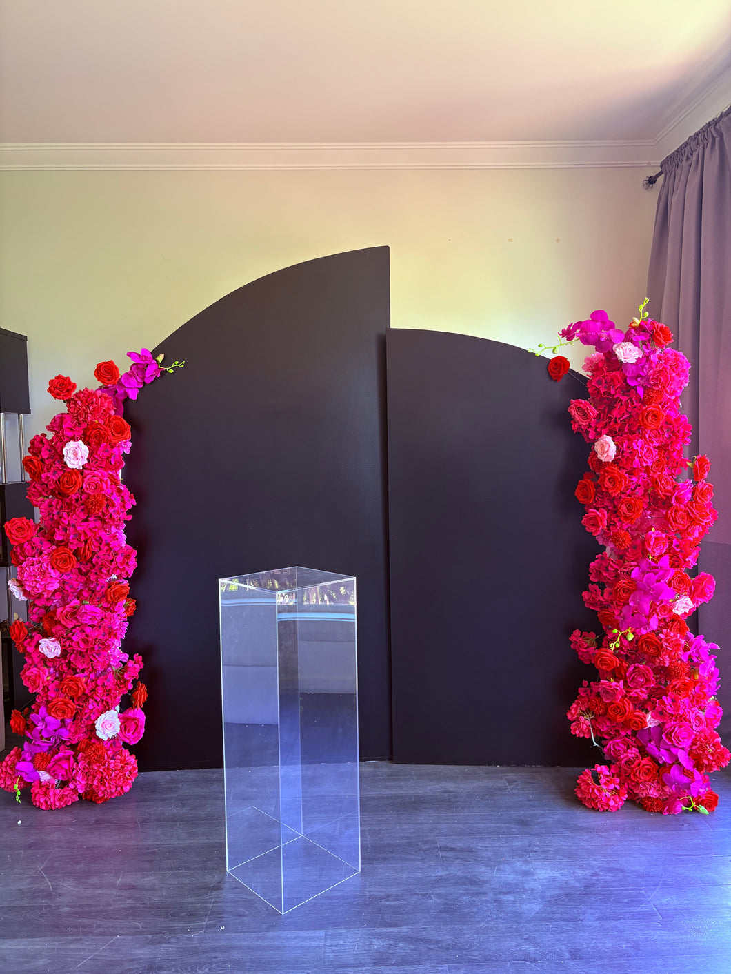 Package From includes 2 flowers+ 2 backdrops 2mH x 1.2m w & 1.6mH x 1mW + 1 plain plinth