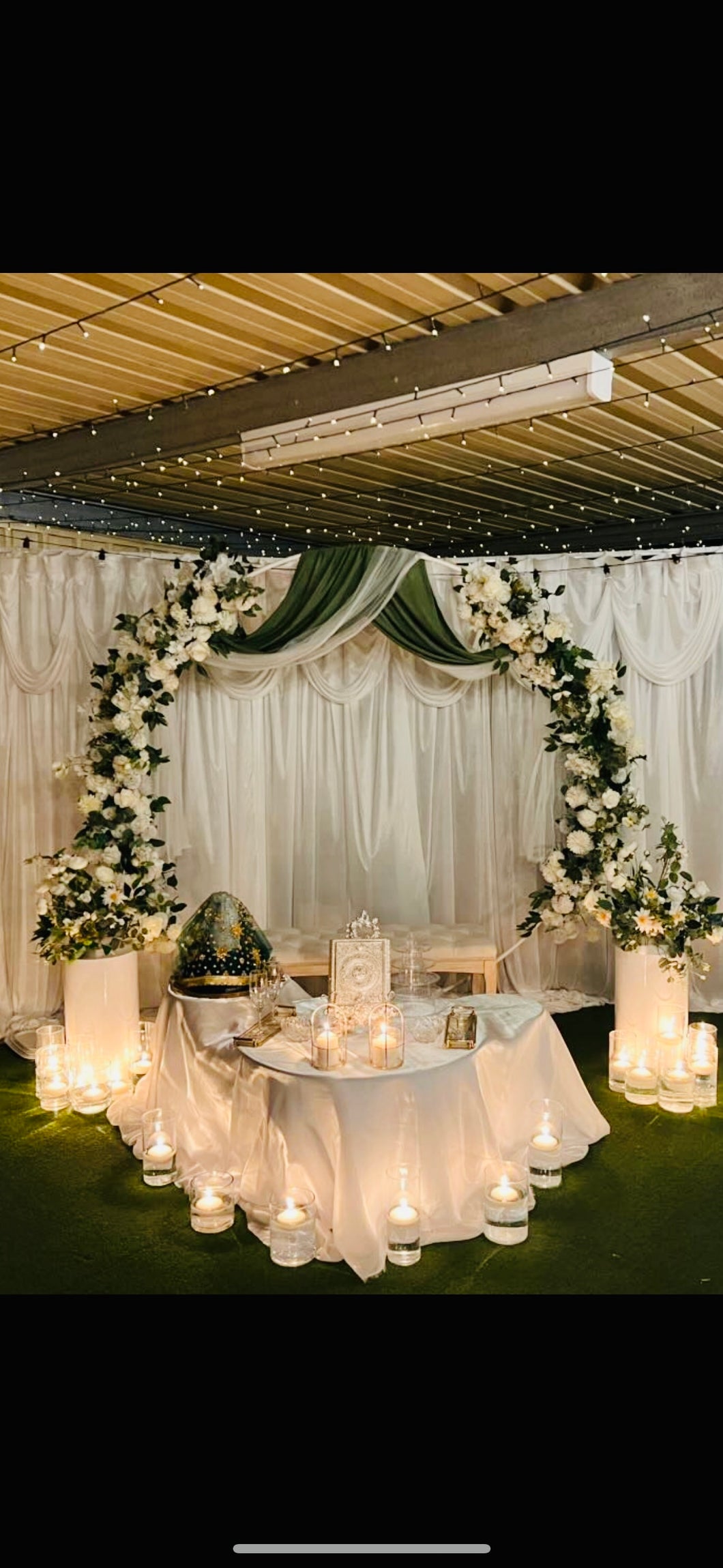 Package includes flowers + round frame + 2 flowers side + 6m curtain + ottoman