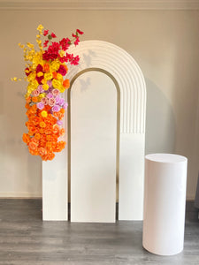 Package Hire includes 1 flowers +1 backdrop +1 ripple plinth