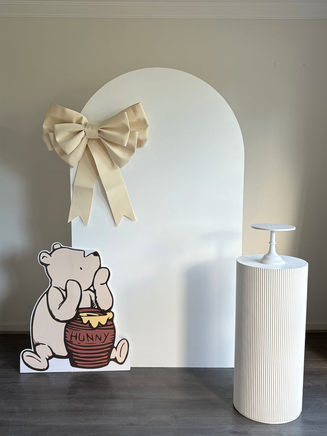 Package includes 1 backdrop 2.15cm H x 1.2m W + 1 ripple plinth + foam board + Bow